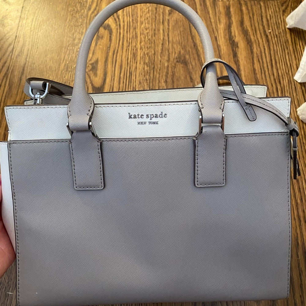 Kate spade gray & white crossbody purse